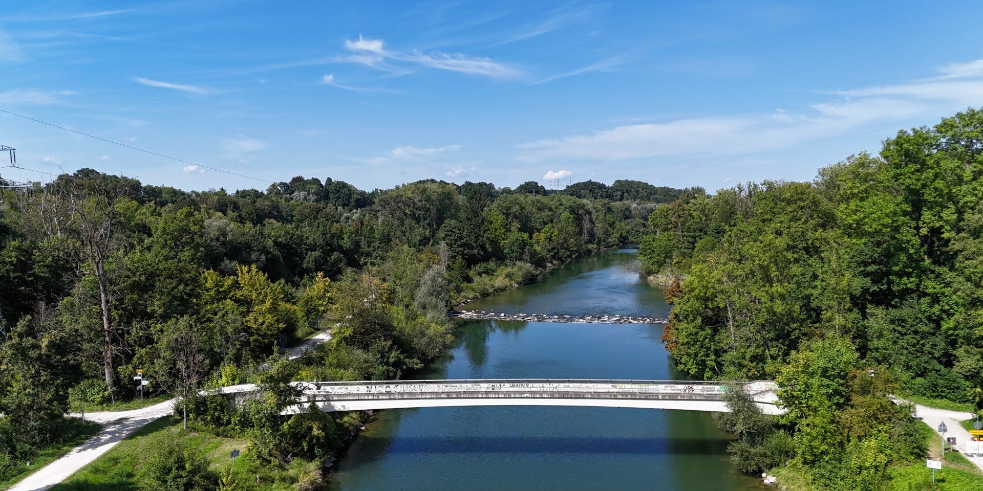 Immobilienmakler Regglisweiler: die Iller mit Brücke und Auwald bei Regglisweiler