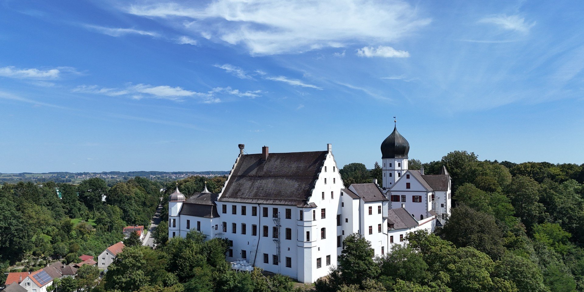Haus verkaufen in Illertissen: Vöhlinschloss mit Wohnhäusern am Schlossberg