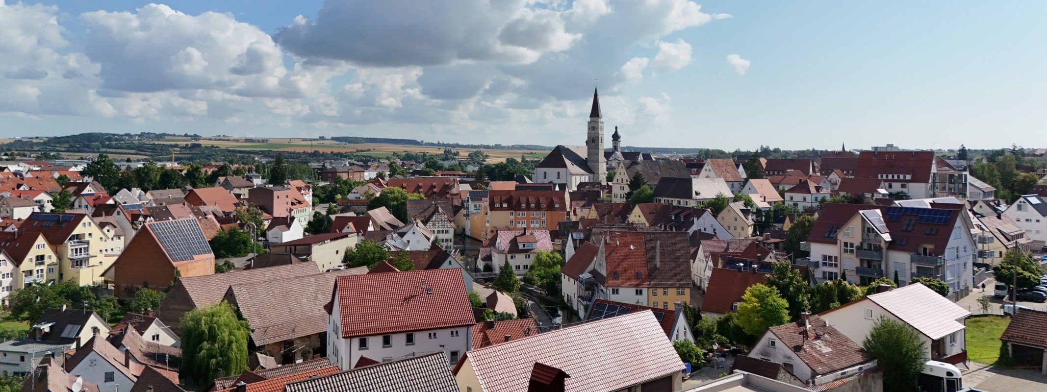 Immobilienmakler Ehingen: Altstadt mit Kirchturm von oben