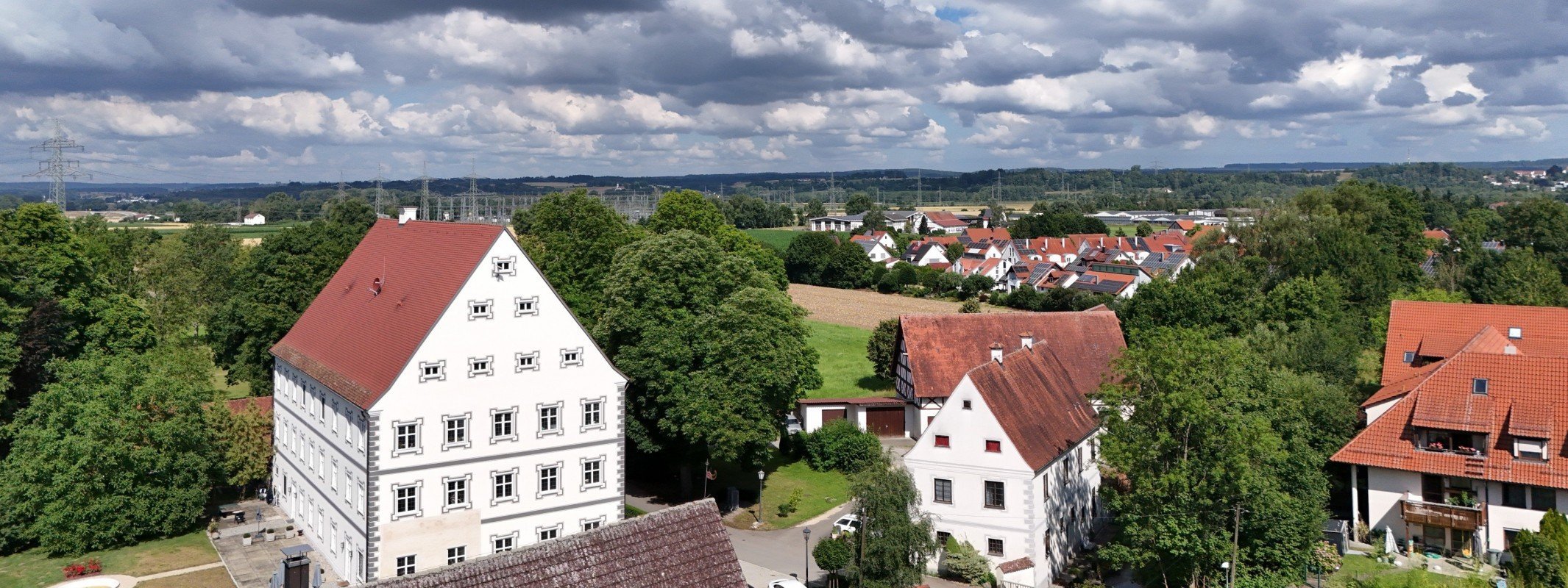 Immobilienbewertung in Erbach: historisches Geb�ude und Wohnh�user in Dellmensingen von oben