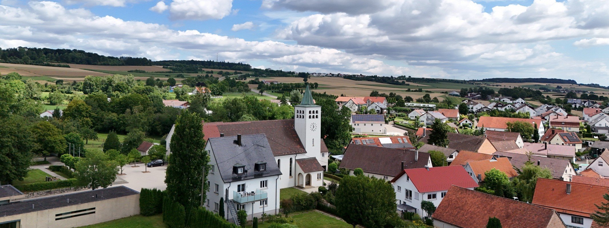Was ist meine Immobilie in Eggingen wert: Ortskern von Ulm-Eggingen mit Kirche von oben