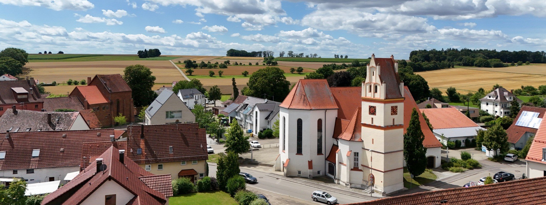 Was ist meine Immobilie in Einsingen wert: Ulm-Einsingen mit Kirche St. Katharina von oben