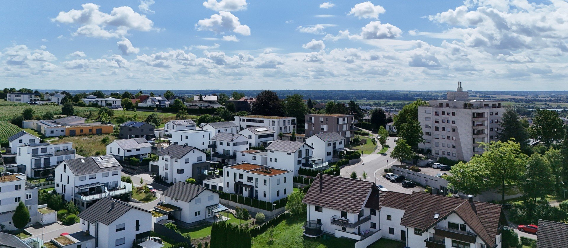 Immobilienmakler Erbach: Wohngebiet mit neuen H�usern am Ortsrand