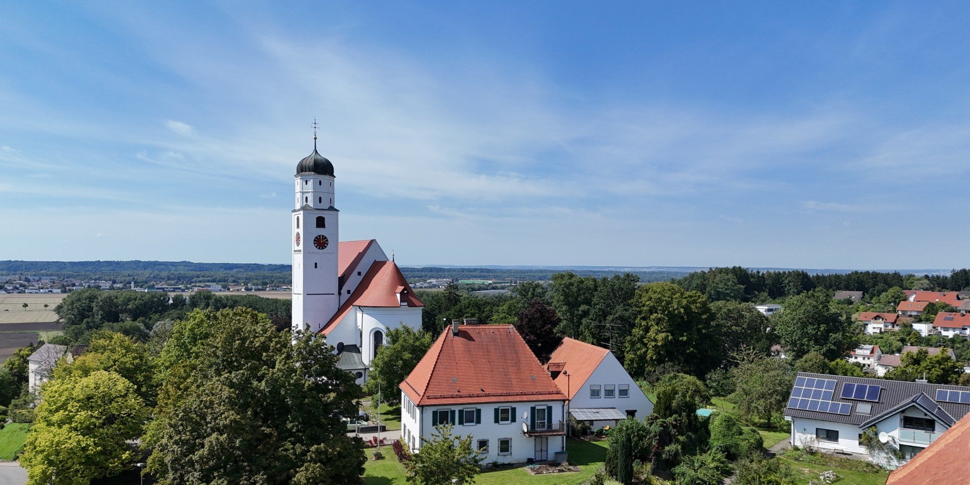Haus verkaufen in Vöhringen: Ortsteil Illerberg mit Kirche von oben