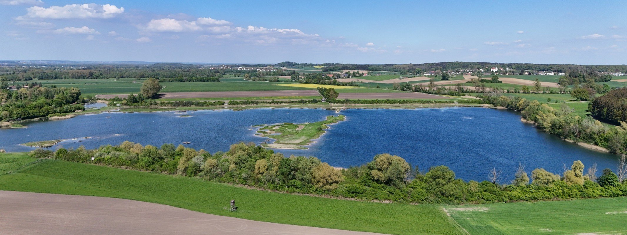 Verkaufspreis Immobilie Gerlenhofen: See, Felder und Ortsrand von Neu-Ulm-Gerlenhofen von oben