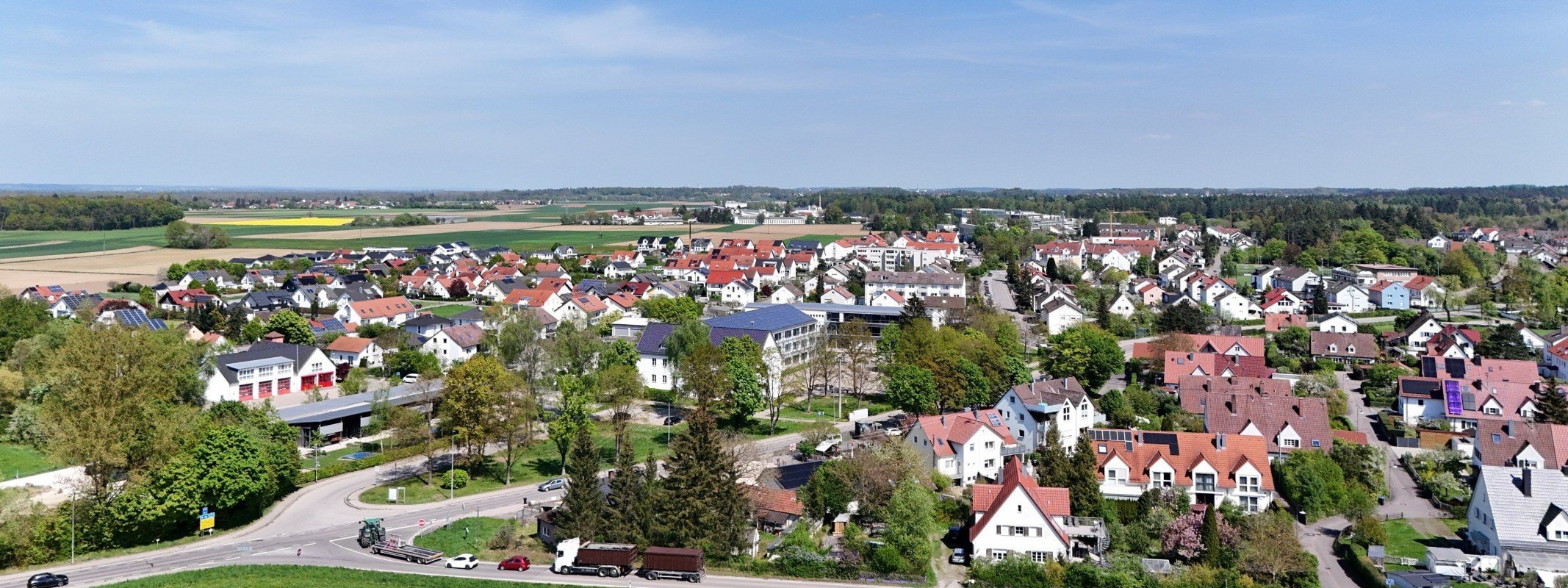 Haus verkaufen in Nersingen: Wohngebiet in Straß mit Einfamilienhäusern von oben