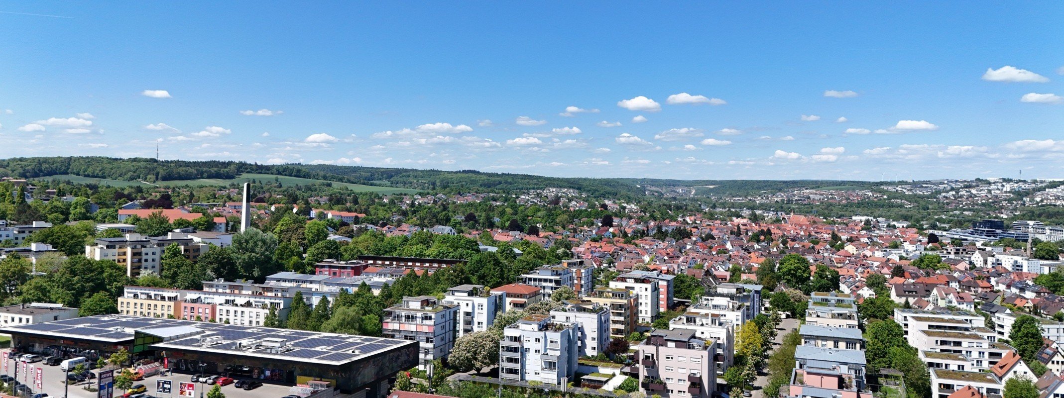 Immobilienmakler Ulm-Kuhberg: Wohnanlagen und Blick über Ulm von oben
