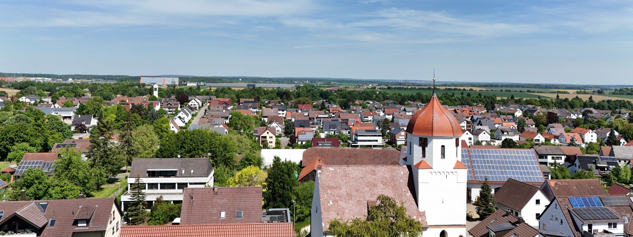 Immobilienmakler Ulm-Jungingen: Ortskern mit Kirche von oben