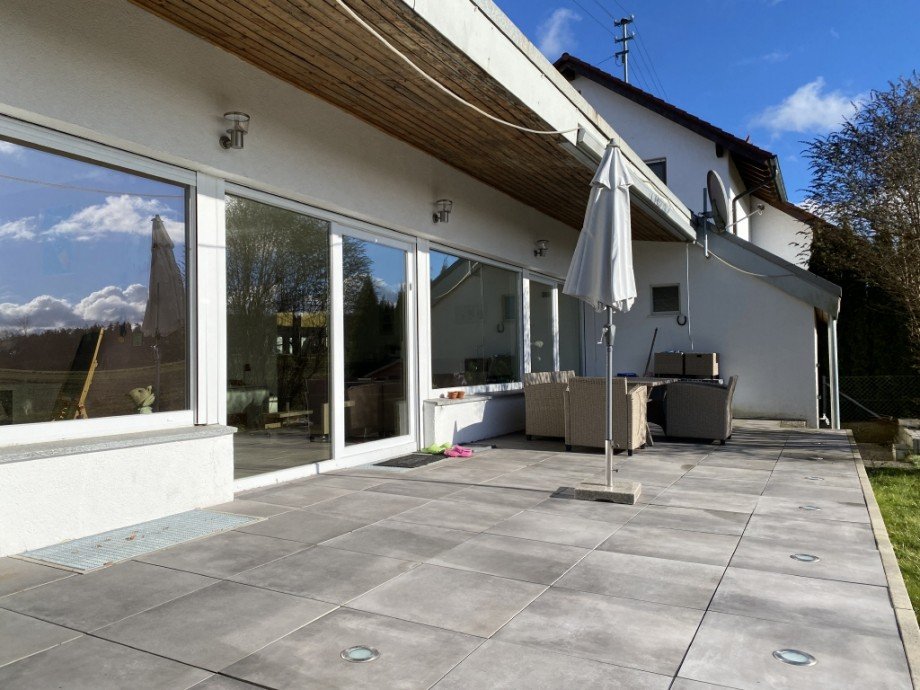 Terrasse im EG (Bild 1) Zweifamilienhaus Neu-Ulm