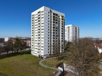 Hauptbild Weitblick garantiert - 3-Zimmer-Wohnung mit Loggia und Gemeinschaftsschwimmbad in Ludwigsfeld