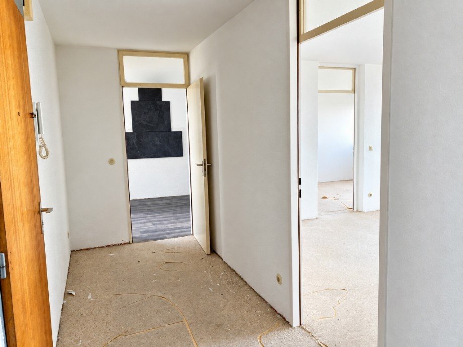 Diele - Flur (Bild 2) Etagenwohnung Neu-Ulm
