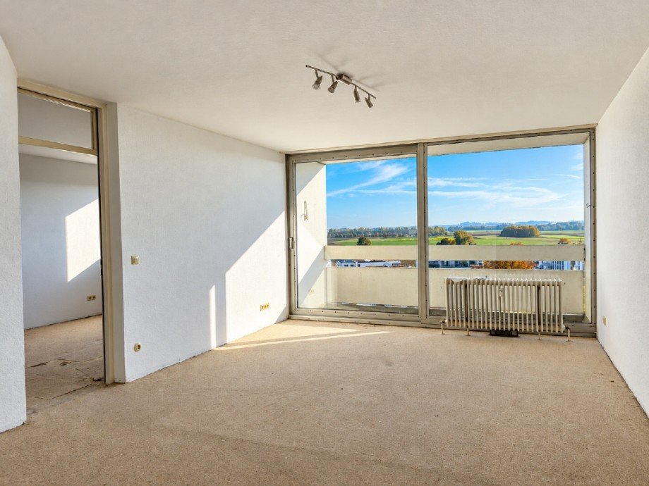 Wohn- und Esszimmer (Bild 1) Etagenwohnung Neu-Ulm