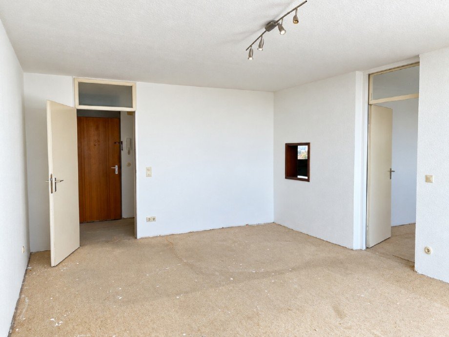Wohn- und Esszimmer (Bild 2) Etagenwohnung Neu-Ulm