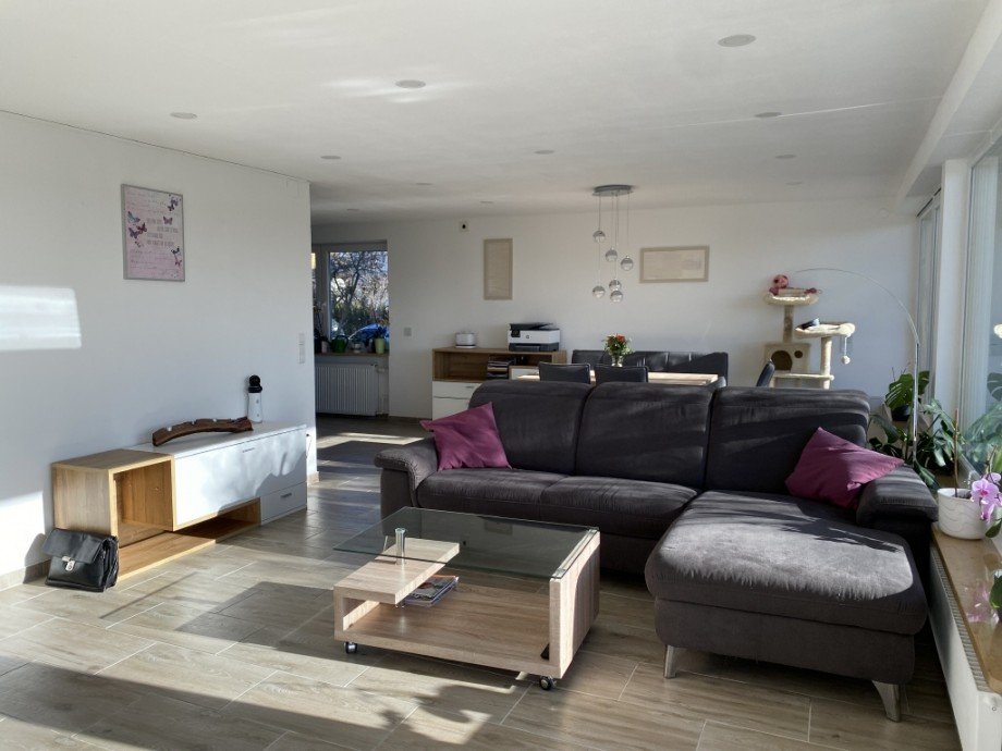 Wohn- und Esszimmer im EG (Bild 2) Zweifamilienhaus Neu-Ulm