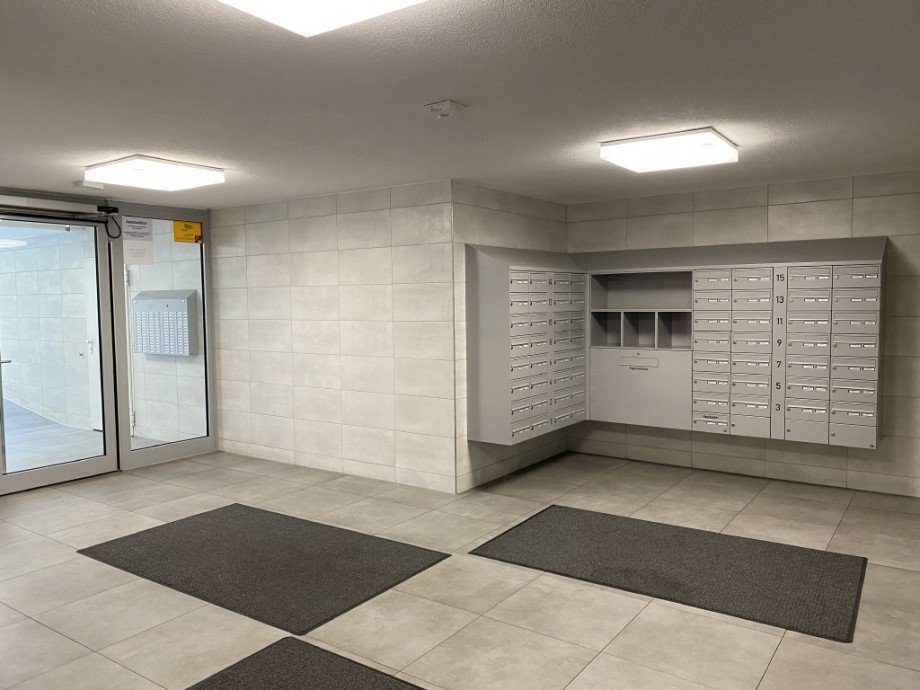 Eingangsbereich Aufz�ge Etagenwohnung Neu-Ulm