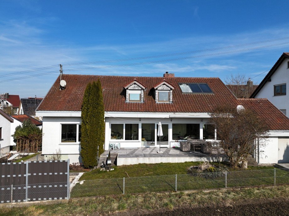 Geb�udeansicht S�dwesten (Bild 2) Zweifamilienhaus Neu-Ulm