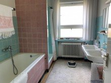 Badezimmer Whg OG 2-Familienhaus mit BAUPLATZ und Erweiterungsm�glichkeit im Herzen von Pfuhl