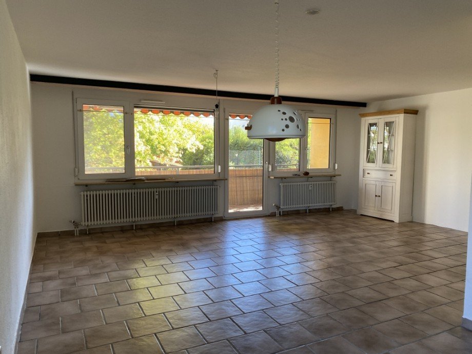 Wohn- und Esszimmer (Bild 2) Erdgeschosswohnung Neu-Ulm