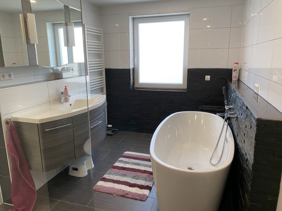 Badezimmer im EG (Bild 1) Zweifamilienhaus Neu-Ulm