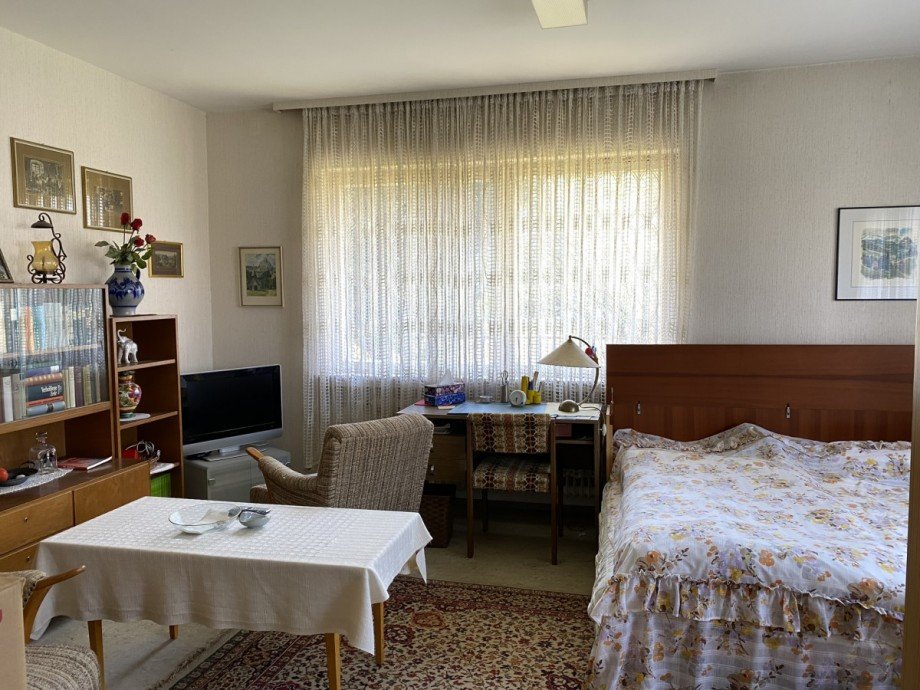 Gro�es Sprechzimmer EG Zweifamilienhaus Neu-Ulm