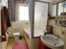 Badezimmer Whg EG 2-Familienhaus mit BAUPLATZ und Erweiterungsm�glichkeit im Herzen von Pfuhl