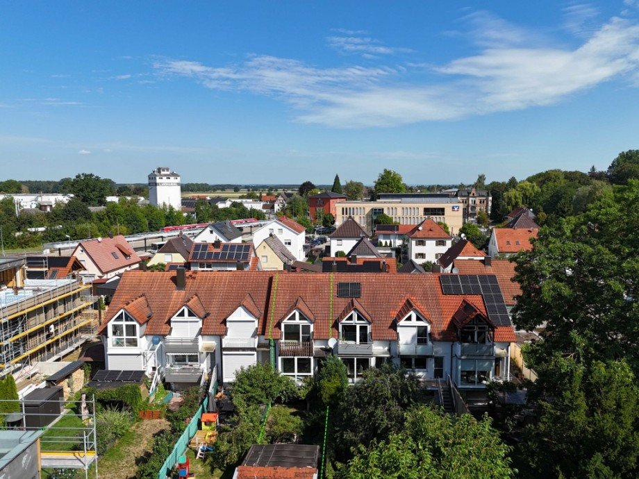 Luftbild Geb�udeansicht S�den Reihenmittelhaus Wei�enhorn