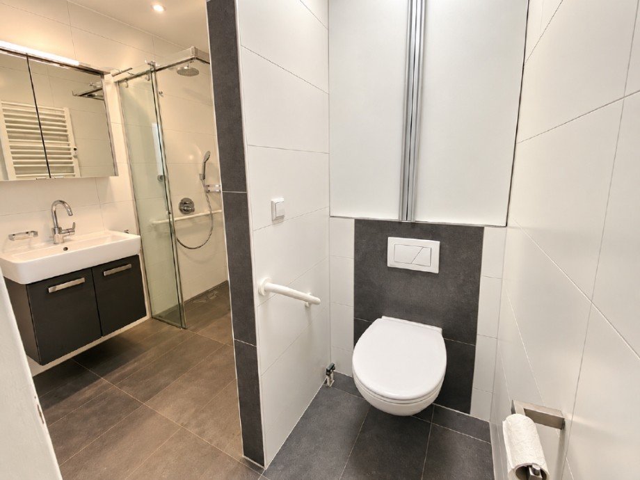 Badezimmer (Bild 1) Erdgeschosswohnung Neu-Ulm