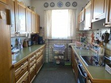 K�che Whg OG 2-Familienhaus mit BAUPLATZ und Erweiterungsm�glichkeit im Herzen von Pfuhl