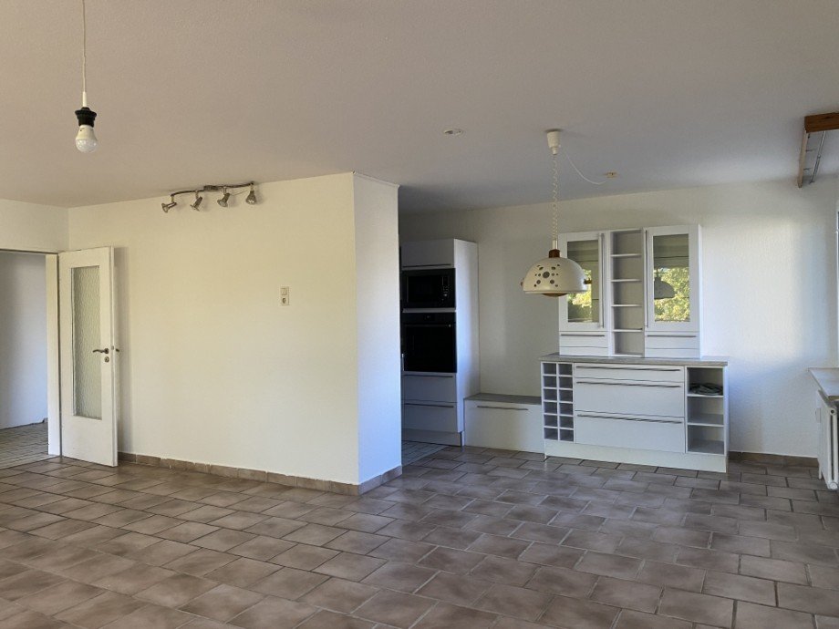 Wohn- und Esszimmer (Bild 3) Erdgeschosswohnung Neu-Ulm