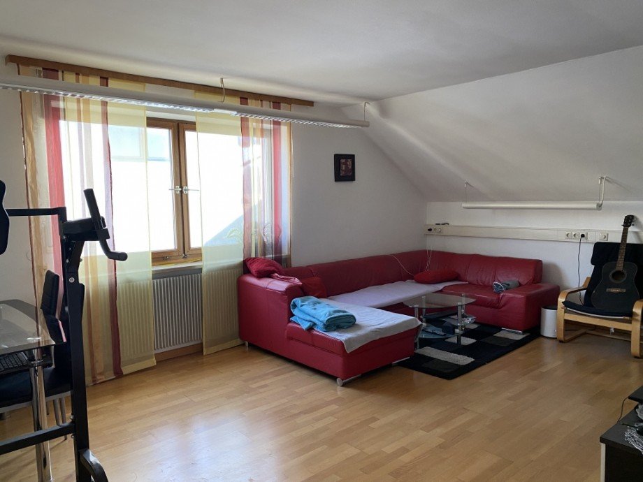 Wohn- und Esszimmer im DG (Bild 1) Zweifamilienhaus Neu-Ulm