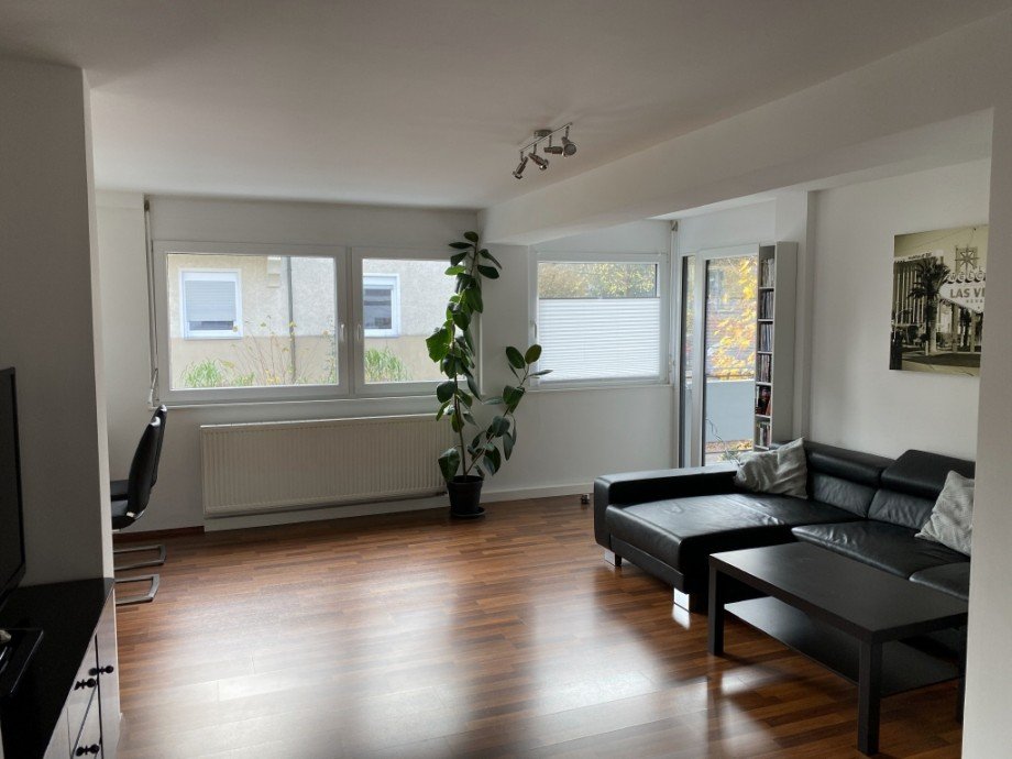 Wohnung 1 OG - Wohn- und Esszimmer (Bild 1) Mehrfamilienhaus Ulm