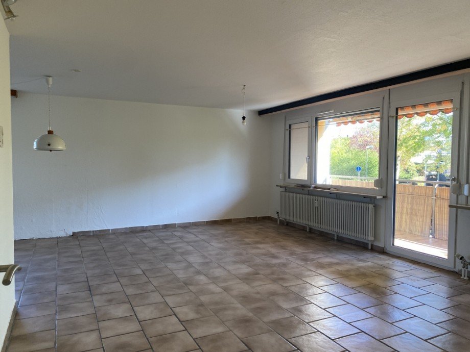 Wohn- und Esszimmer (Bild 1) Erdgeschosswohnung Neu-Ulm