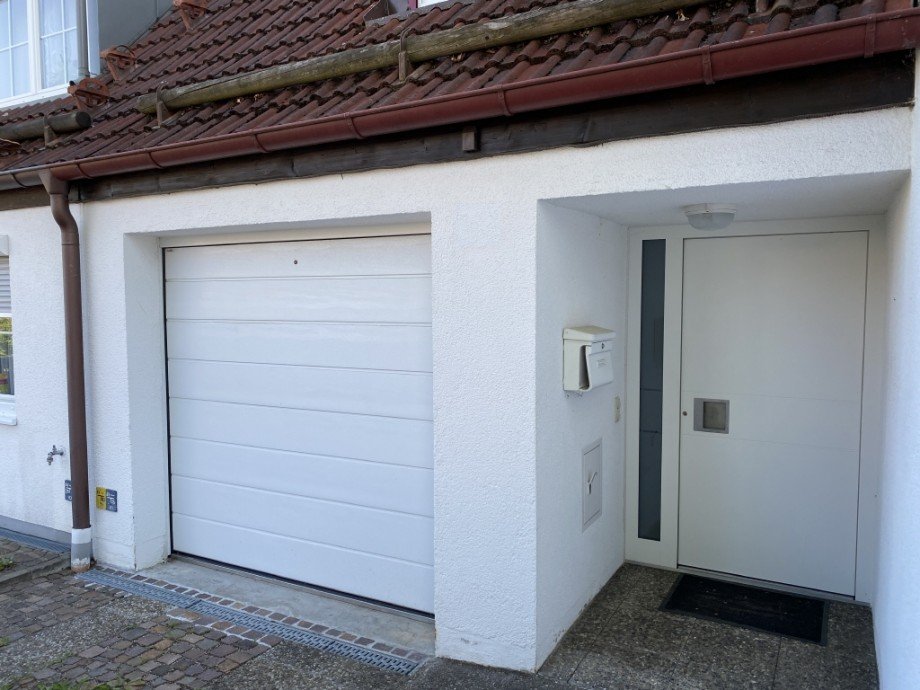 Hauseingang und Garage Haus Augsburg